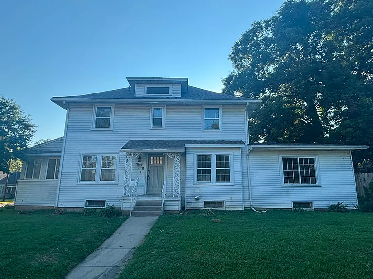 200 N 6th St — Photo 1