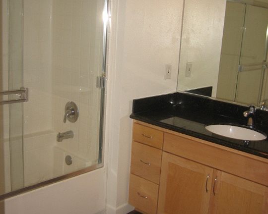 5th image of 1528 6th St APT 405