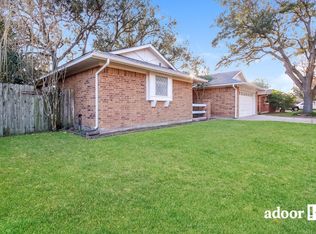 809 Regency Dr, Deer Park, TX 77536