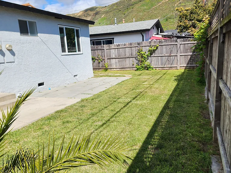 116 E Lewis St #B — Photo 32