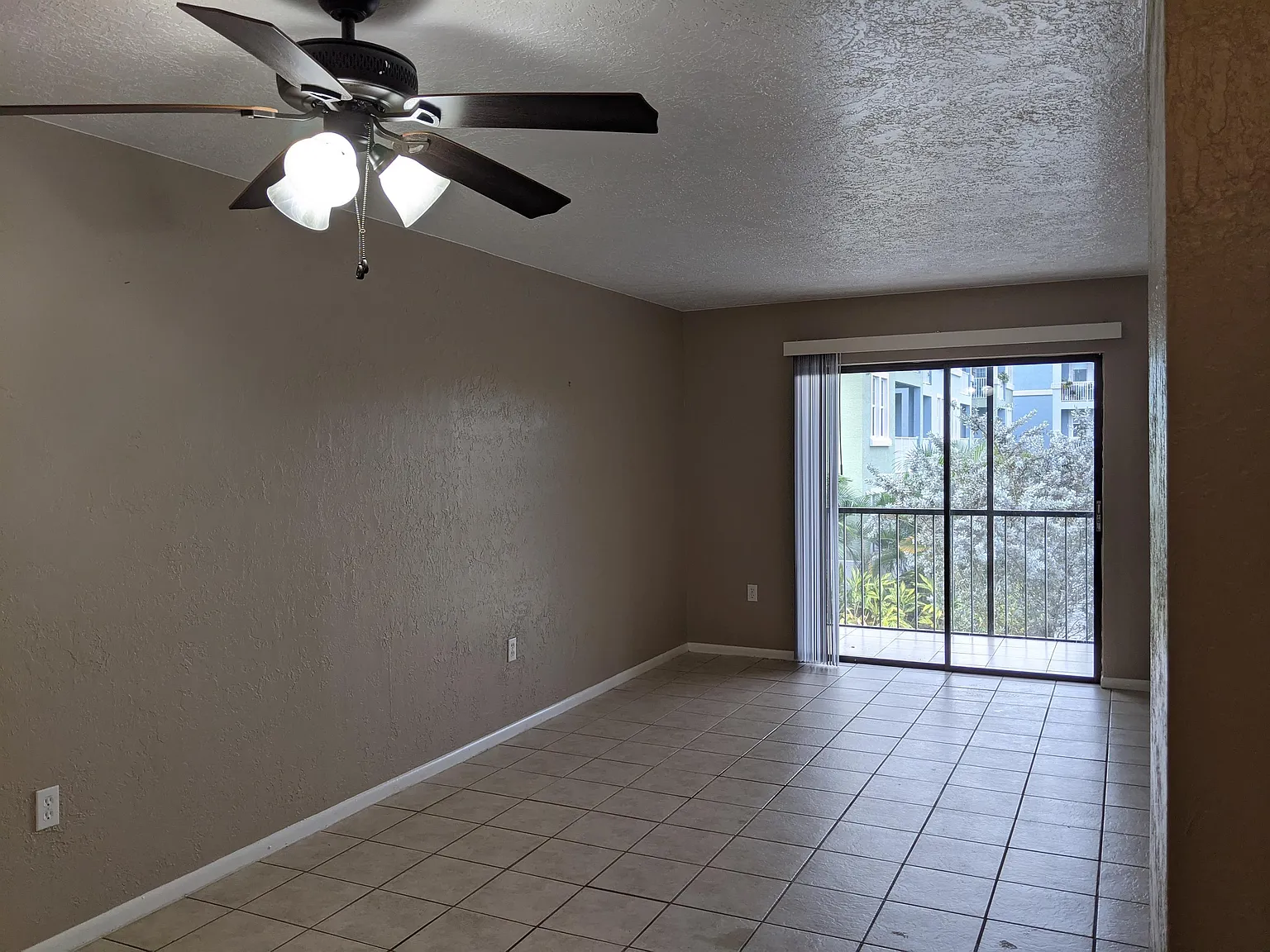 1564 University Lane Unit 806 - 806 — Photo 4