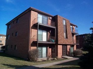 709 W 65th St APT 2, Westmont, IL 60559
