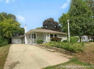 1445 Spencer St NE, Grand Rapids, MI 49505