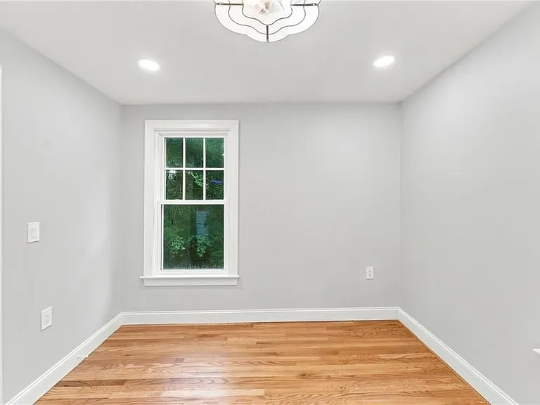 1552 Kingstown Rd — Photo 12