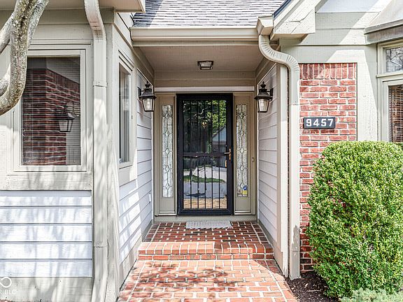 3rd image of 9457 Tamarack Dr