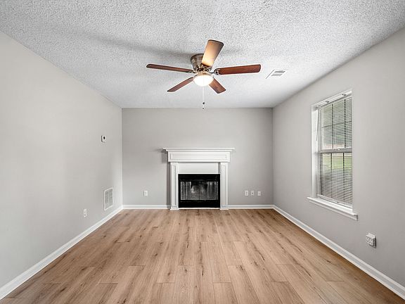 3rd image of 112 Woodberry Ct