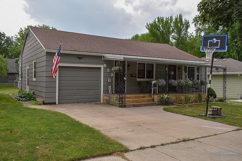 1st image of 833 Redwood Dr