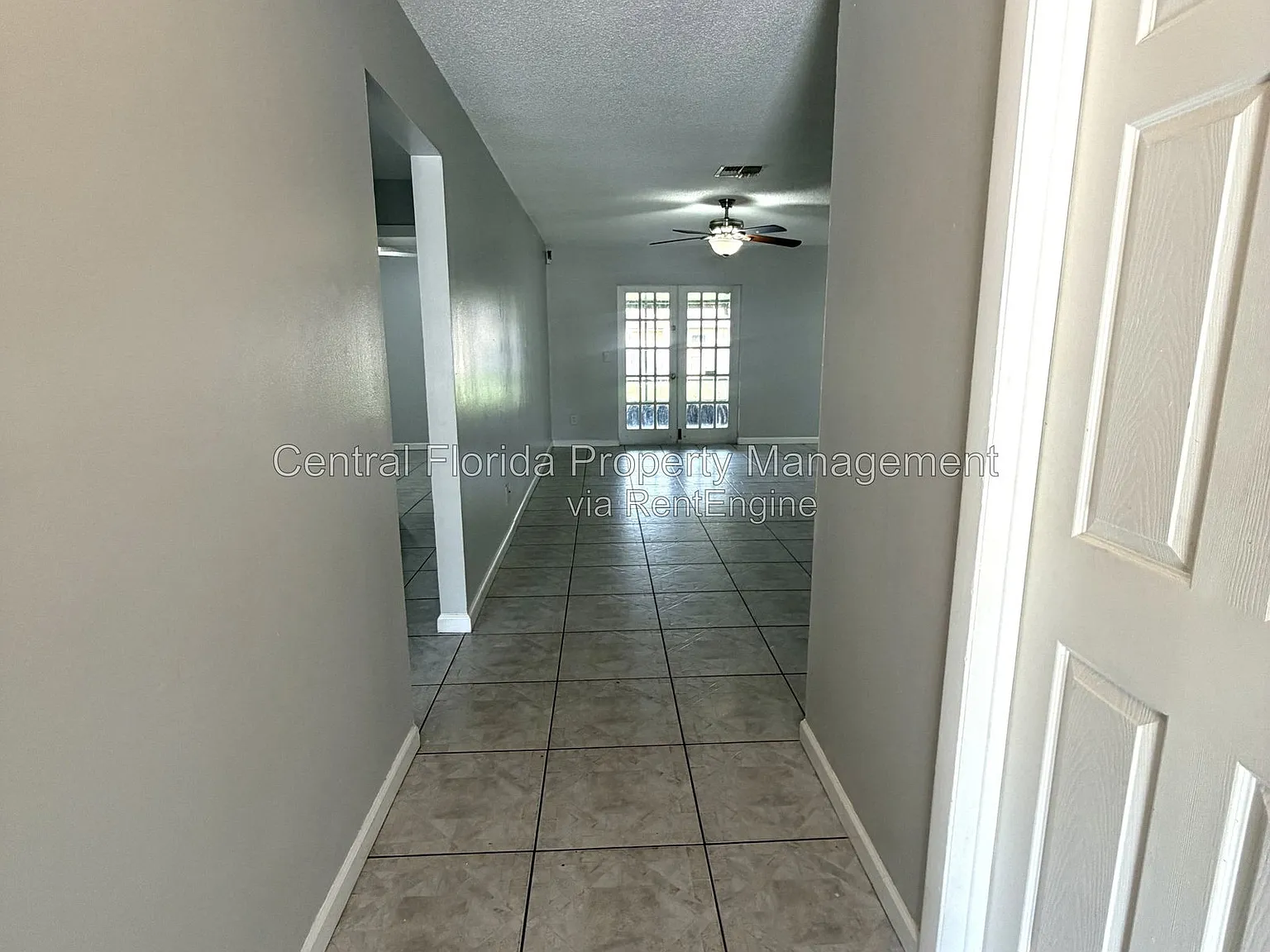 3 bed, 2.0 bath, 1132 sqft, $2,049 — Photo 2