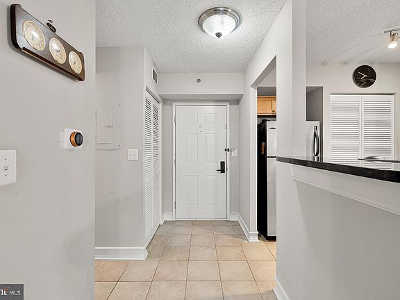 4th image of 1001 N Vermont St APT 409