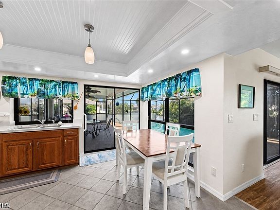 5th image of 609 SW 35th Ter