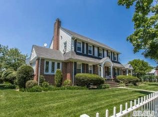 34 Fletcher Ave, Valley Stream, NY 11580