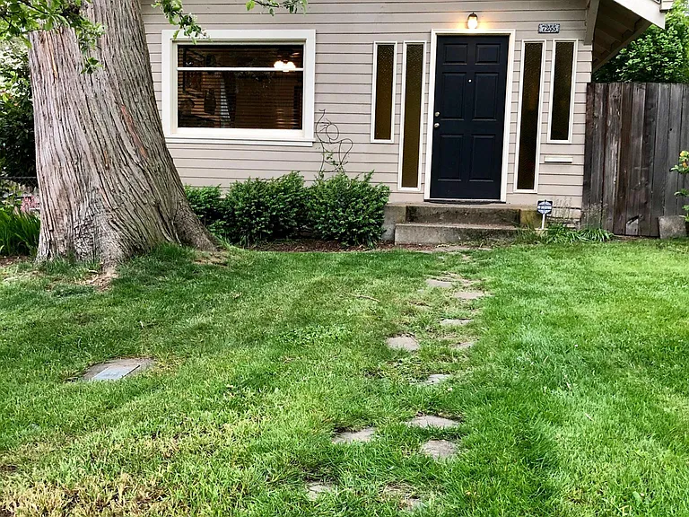 7255 SW 31st Ave — Photo 2