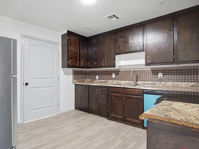 549 E Ercoupe Dr — Photo 15