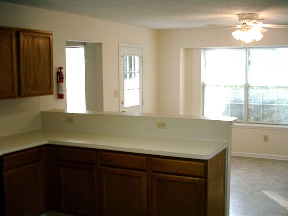 Breakfast Bar & Dining Area w/ Bay Windows
