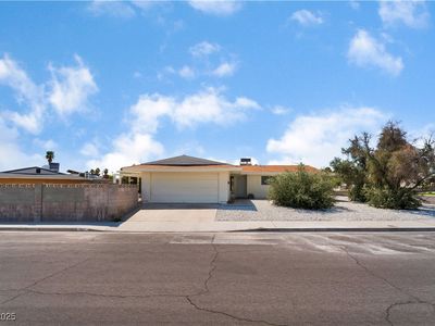 1905 Aquarius Dr, Las Vegas, NV, 89102