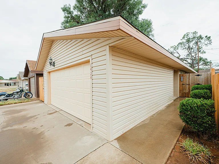 6424 Amber Dr #6424 — Photo 2