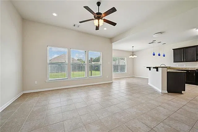 3 bed, 2.0 bath, 1475 sqft, $1,800 — Photo 3