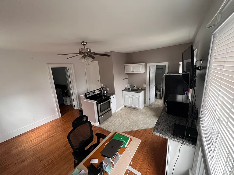21 E Montgomery St — Photo 16