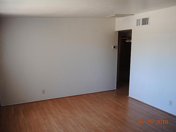3rd image of 614 W Calle Siglo
