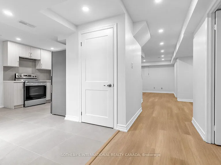 11 Valley Centre Dr #BASEMENT — Photo 3