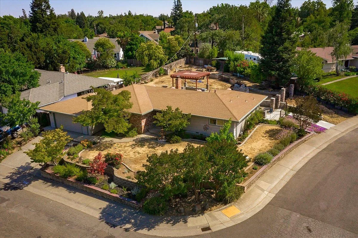 4233 Mapel Ln photo 1