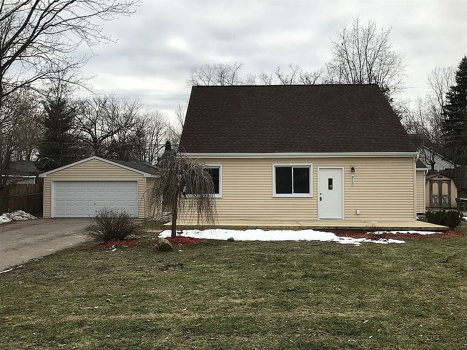 1st image of 915 Brushwood Ave