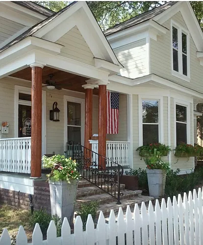 205 W Leake St Photo 1