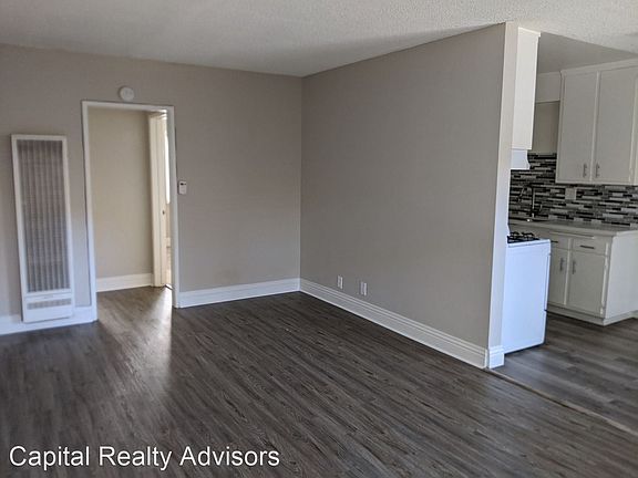 3rd image of 1037 E 4th St APT 5