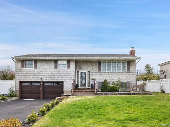 86 New Highway, Commack, NY 11725