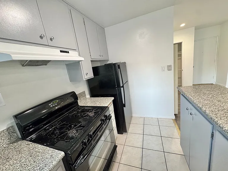 3860 Mentone Ave — Photo 9