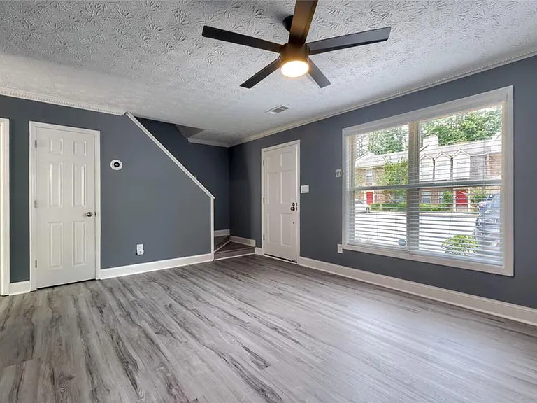 119 Forrest Ave — Photo 3