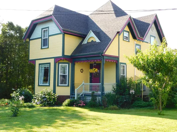 102 Masonic Street, Rockland, ME 04841