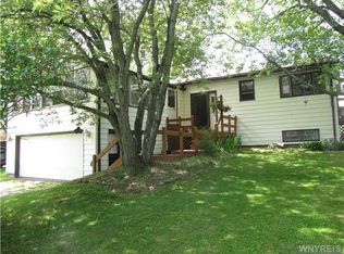 2140 Meadow Ln, Grand Island, NY 14072