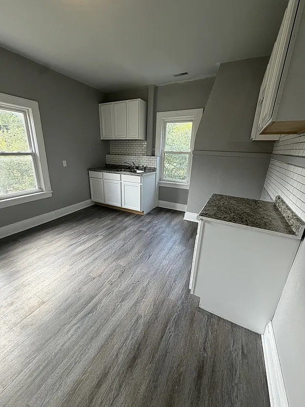 3 bed, 1.0 bath, 1050 sqft, $1,100 — Photo 4