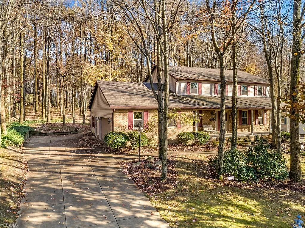 3863 Golden Wood Way photo 1