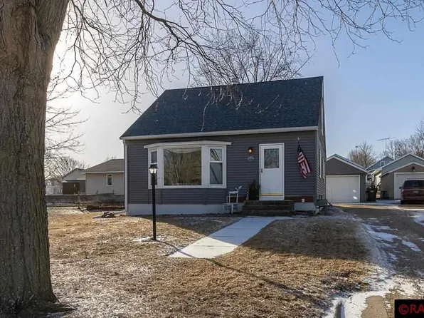 216 N 5th St, Saint Peter, MN 56082