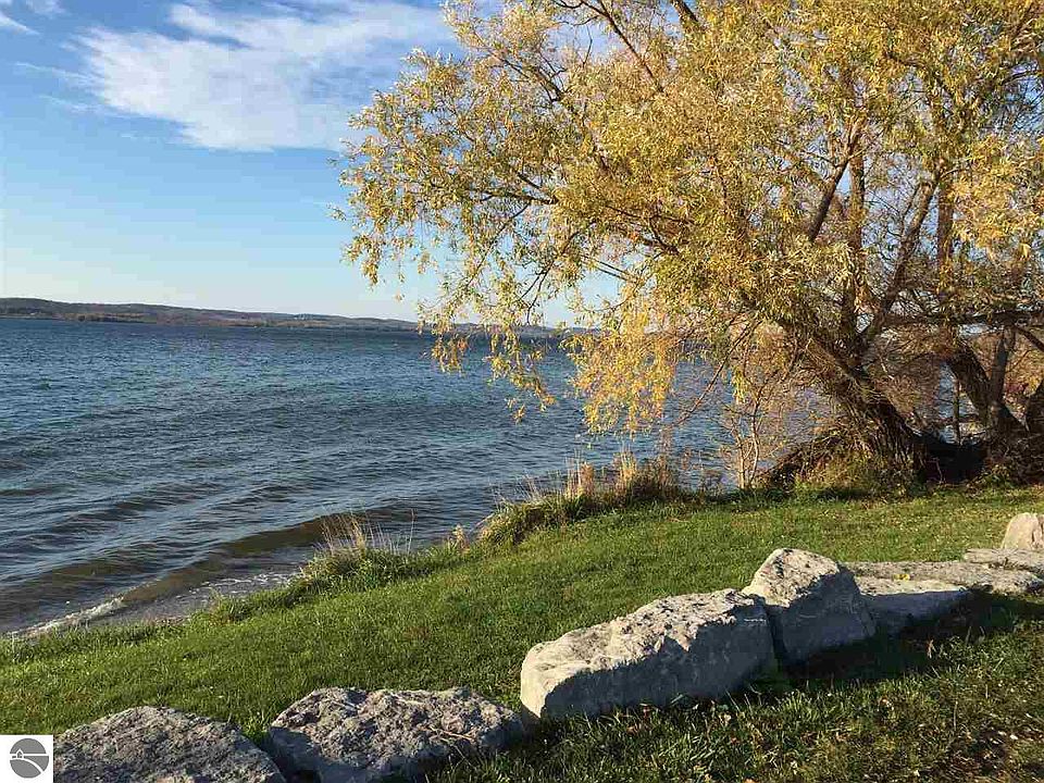 7770 S Bingham Rdg, Traverse City, MI 49684 Zillow