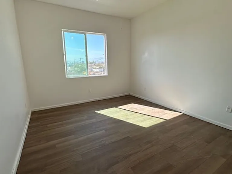 5022 S 35th Ave — Photo 32
