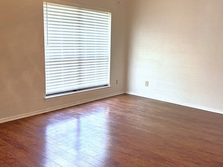 5900 Grelot Rd #101 — Photo 10