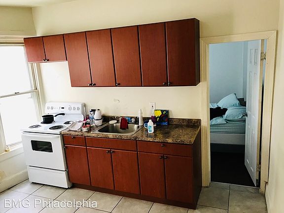 3rd image of 5560 Chancellor St #1