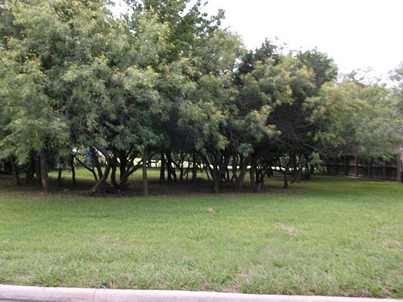 2nd image of 2916 Fairway Dr