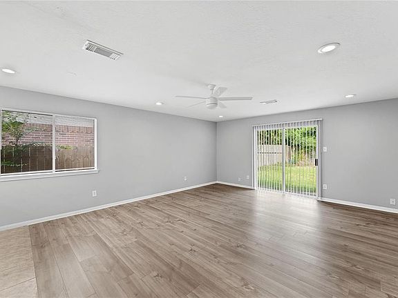 5th image of 19911 Arrowsmith Dr