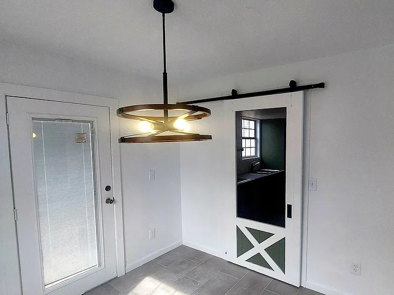 1004 Clay St — Photo 24