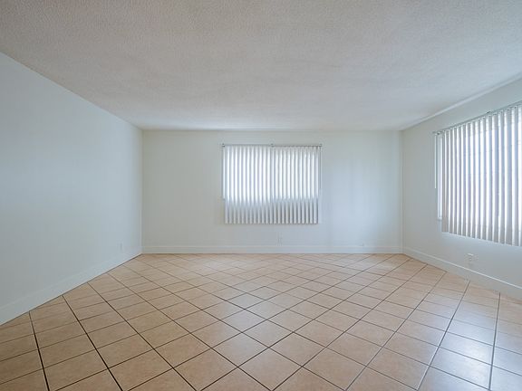 4th image of 6933 Fallbrook Ave