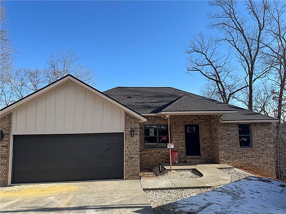 4th image of 63 York Dr