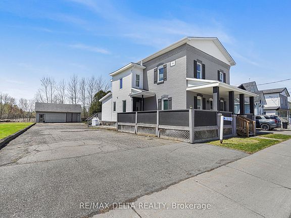 2nd image of 3668 Champlain St
