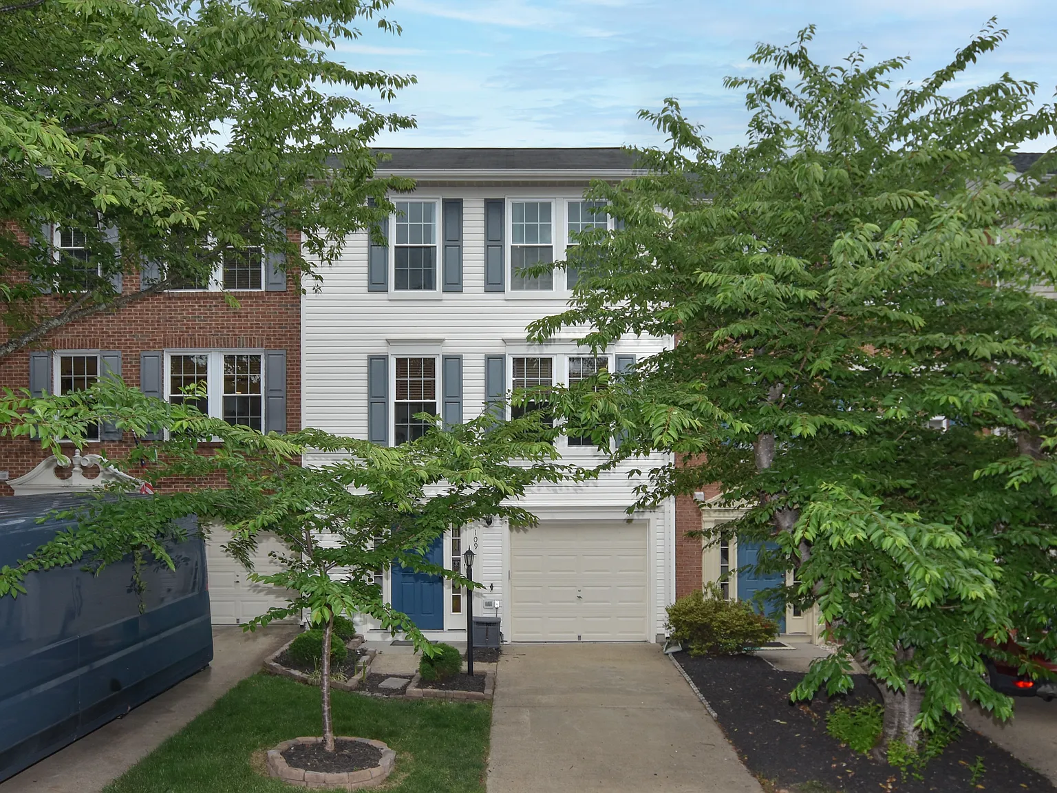 3 bed, 2.5 bath, 2178 sqft, $3,000 — Photo 2