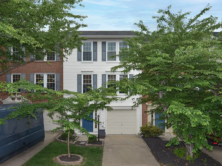 109 Shirley Sq SE — Photo 2