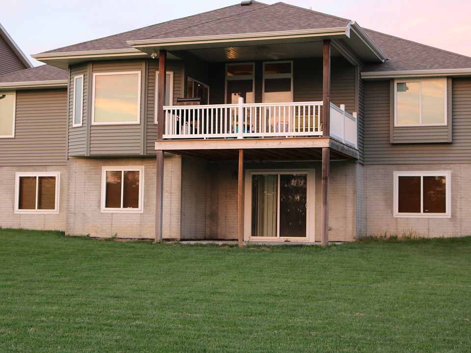 2nd image of 111 Mulberry Cir
