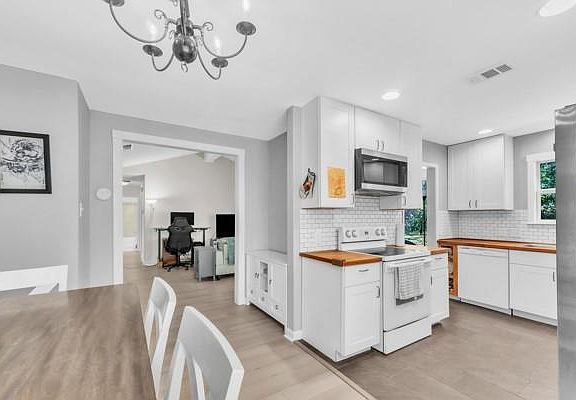 5th image of 2109 N Cannes Dr
